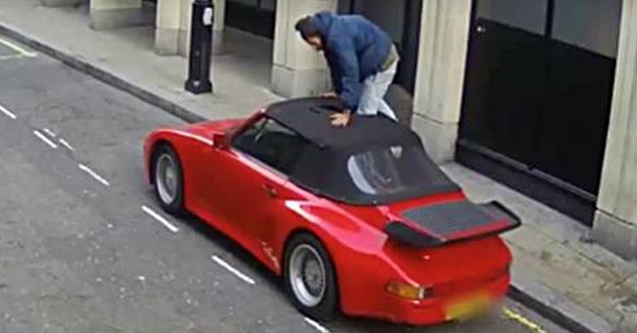 BBC_TopGear's tweet image. Video: watch a London crim slice open a Porsche 911’s fabric roof and hop inside
tpgr.me/UzU6y