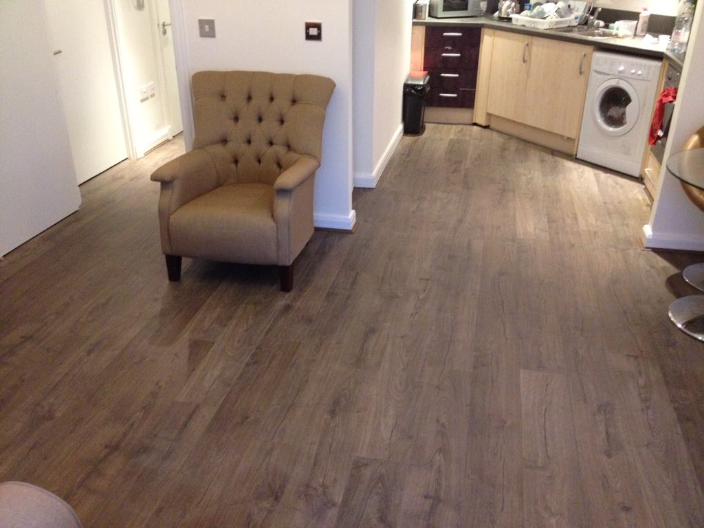 ourowndesigns's tweet photo. Before/after apartment in @QuickStepFloors #impressiveIM1849 #oakbrown laid by @Installerbyron @installersteve2 https://t.co/Gy8WtzadMf