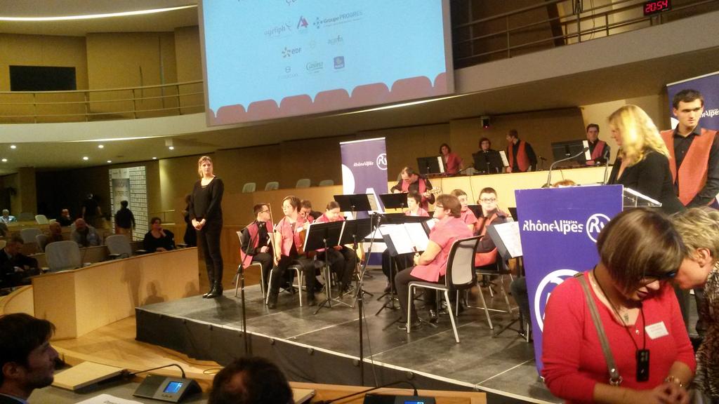 Agefiph_'s tweet photo. Concert du groupe Tetras Lyre pour clore la cérémonie #he2015 @SoireeHandicapE #handicap #emploi https://t.co/muoloSJOk0