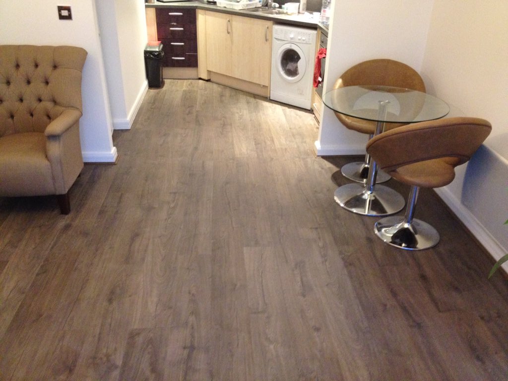 Installerbyron's tweet photo. Apartment in @QuickStepFloors by myself and @installersteve2 @ourowndesigns #impressiveIM1849 #oakbrown https://t.co/MBsxMs5lHx