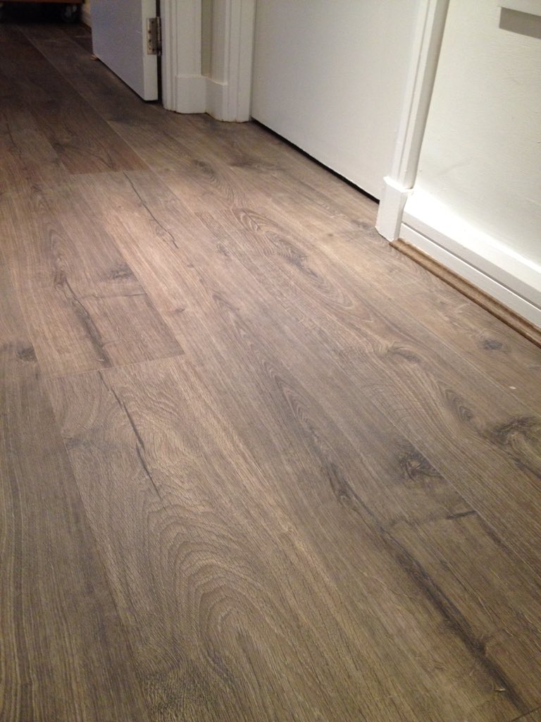 Installerbyron's tweet photo. Apartment in @QuickStepFloors by myself and @installersteve2 @ourowndesigns #impressiveIM1849 #oakbrown https://t.co/MBsxMs5lHx