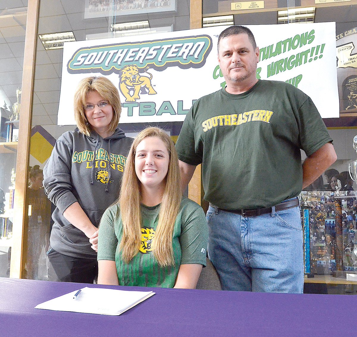 AmPressRodrickA's tweet photo. Standout Sam Houston HS pitcher Tanner Wright signed w/Southeastern Louisiana University today. #SHHSSOFTBALL https://t.co/f9XXEhmEm4