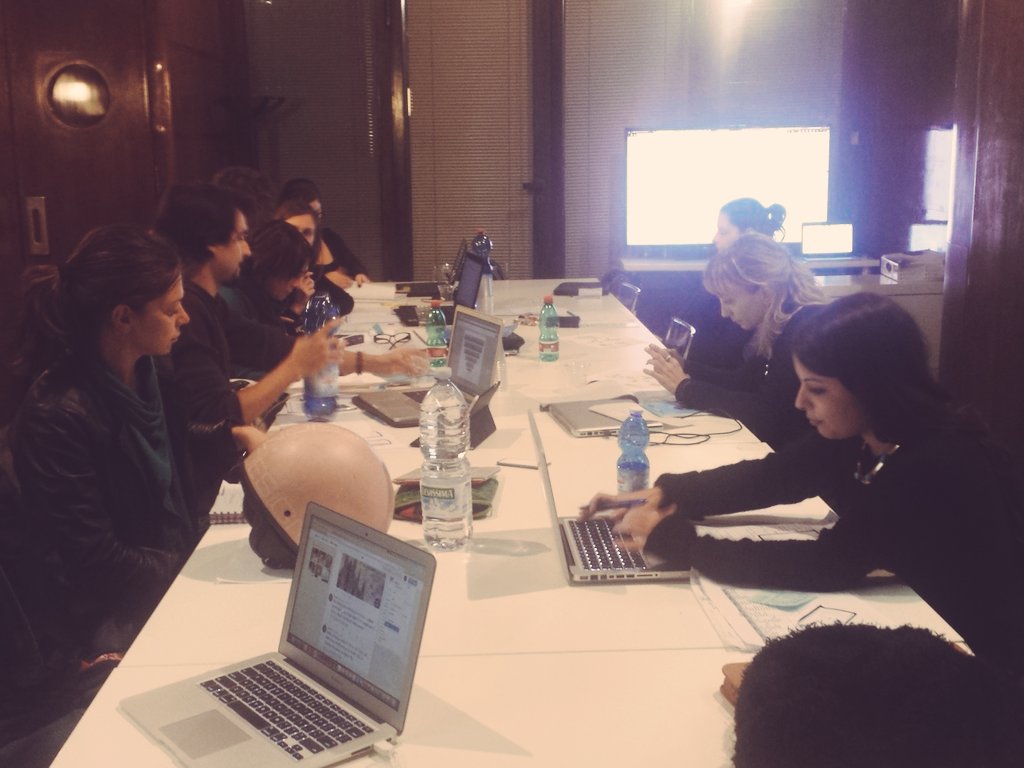 dolabschool's tweet photo. #DoLabUXstrategy class #atwork! Matite alla mano e... vietato aver paura dello #scrolling! 😅 https://t.co/nk6qZP8gUe