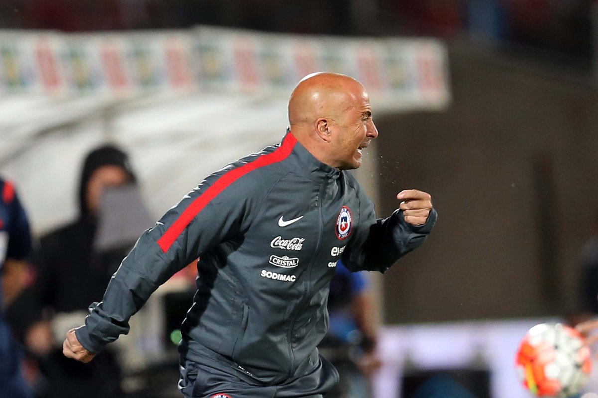 LaRoja's tweet photo. [Galería] Las mejores fotos del emocionante empate entre #LaRoja y @FCFSeleccionCol 
https://t.co/ENJBnK4hFw https://t.co/P2yBviZma2