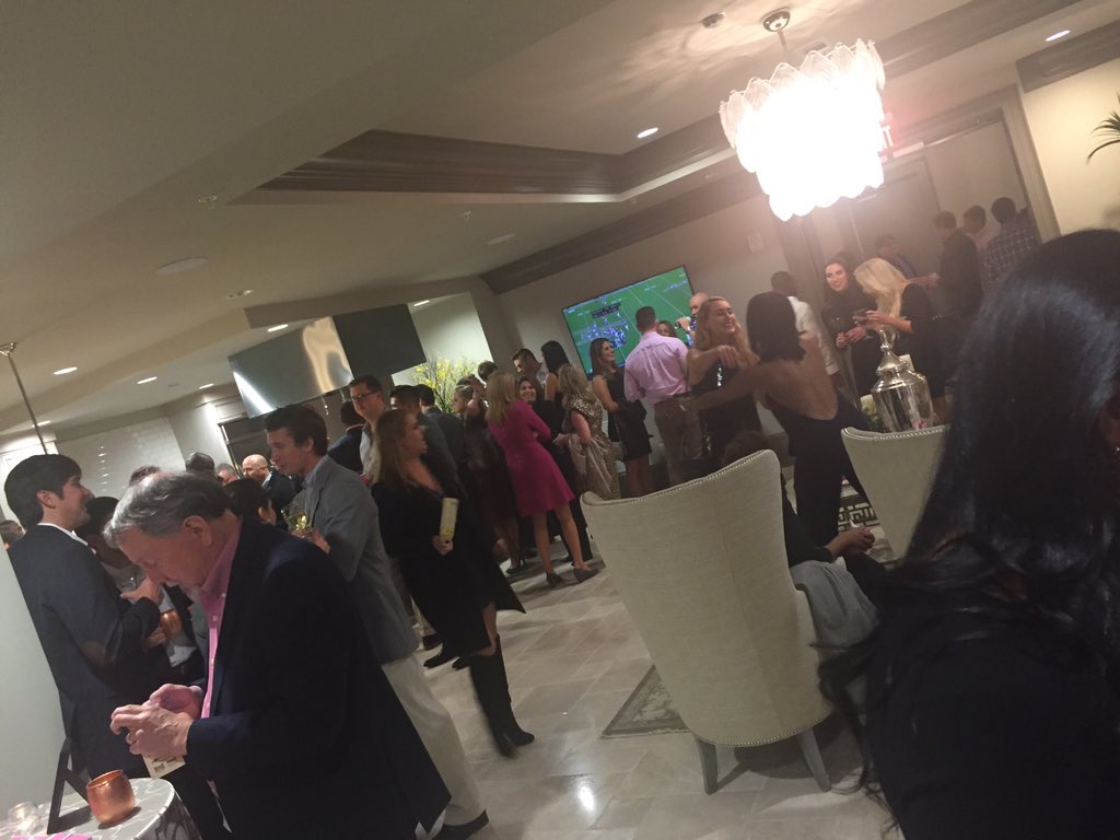 MiSsNaJaCKson's tweet photo. #mostbeautiful2015 this place is gorgeous @JEZEBELMagazine #camdenpaces #camdenhappy https://t.co/VDvI8jDpDS