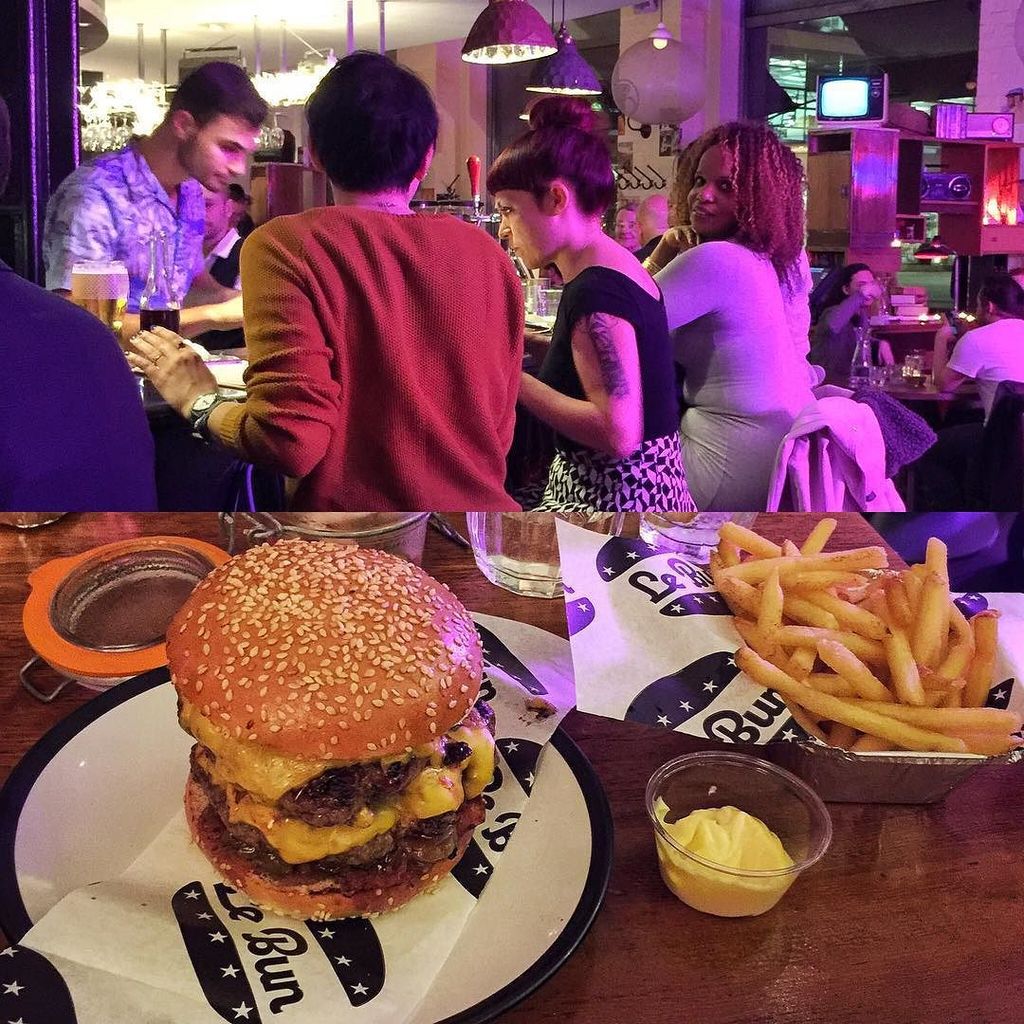 tombielecki's tweet photo. Absurdly delicious #LeBun #TheZetter #Clerkenwell https://t.co/DL4f0fuaGq