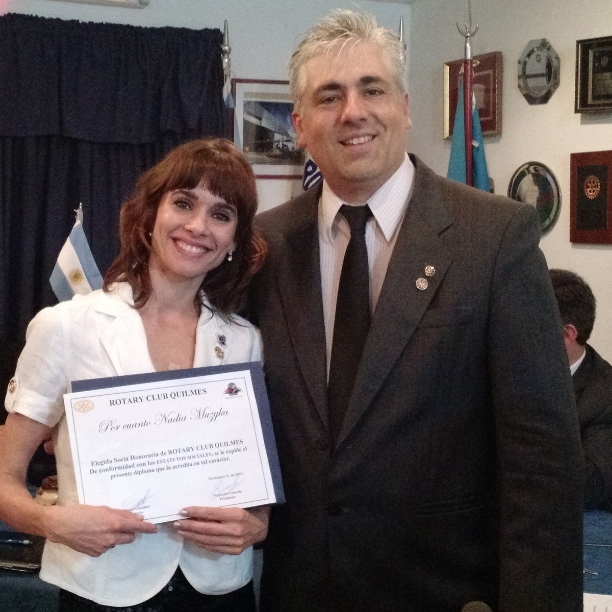 ezeaux's tweet photo. Honrado de tener como socia honoraria a @NadiaMuzyca en, ahora nuestro club @rotaryquilmes con @NORBERTOCORAREL https://t.co/nIMxJcxUiR