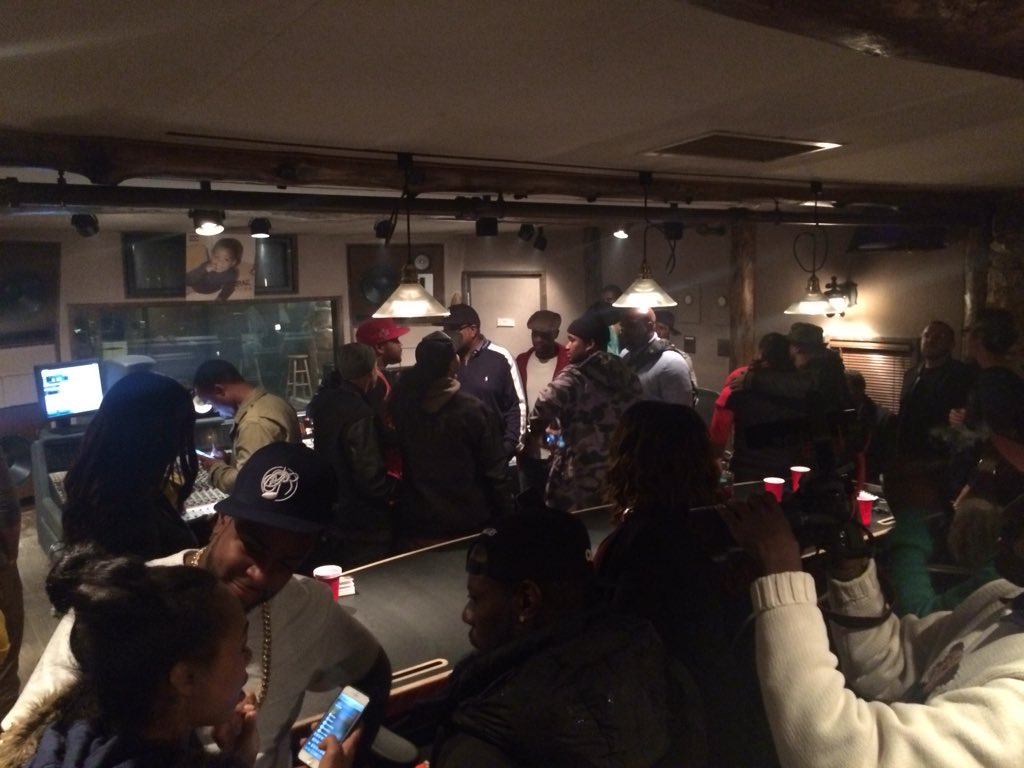 Moorerecordings's tweet image. #RealHipHop @TheLogCabinNYC @Torae Crunk up in the Cabin now. This record iz 🔥🔥🔥! #copthat