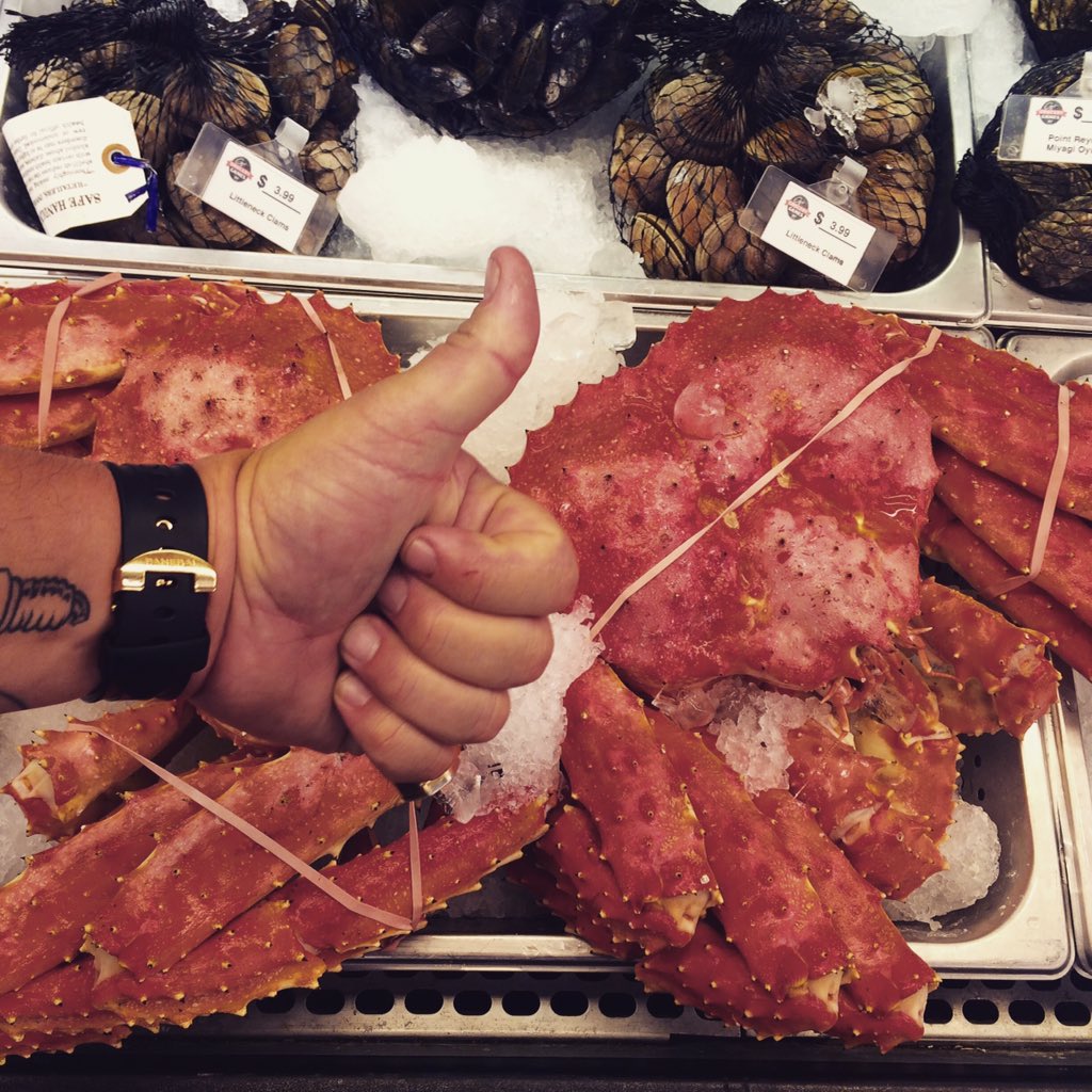 GuyFieri's tweet photo. Not just legs...at Flavortown Market we've got the whole King Crab #DeadliestCatch #GroceryGames https://t.co/sg5xGlsFUi