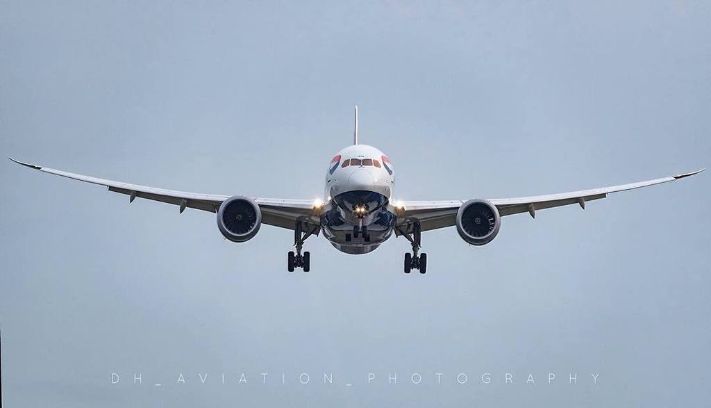 MEGAPLANE's tweet photo. MEGASHOT by @dh_aviation_photography Head on with a British Airways 787 at London Heathrow. ➖➖➖➖➖➖➖➖➖➖➖➖ #britishai… https://t.co/eKwhsExa7b