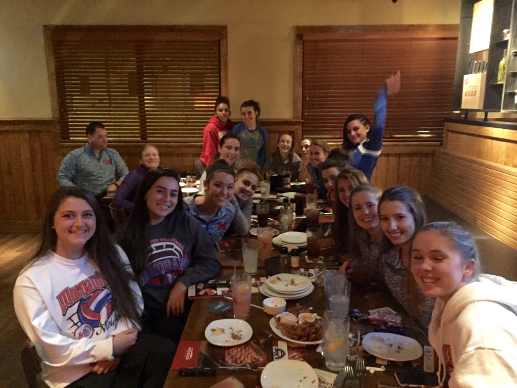 MHS_GirlsVball's tweet photo. 1st night in Charleston! Dinner at the outback 💙❤️ https://t.co/J1JK7oJlPL