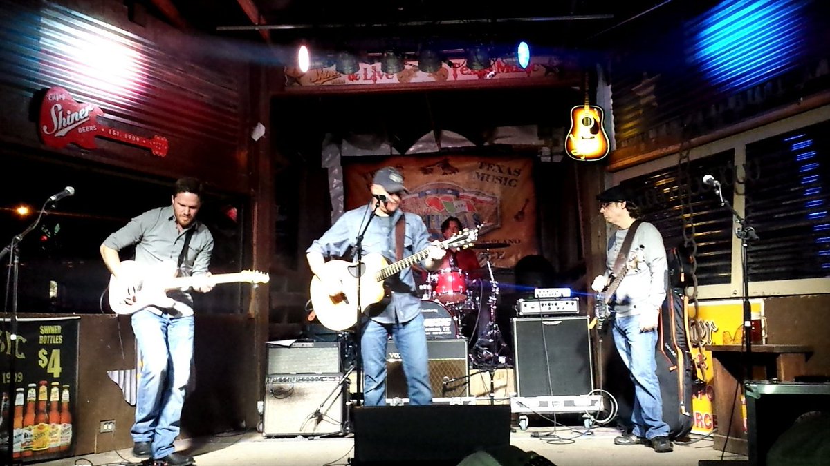 SRS_TheRange's tweet photo. @DarrellGoldman1 is on stage here at @loveandwarintx kicking off the #SRS2015 FINALS! Still time to get here! https://t.co/pl1sW0NTfE