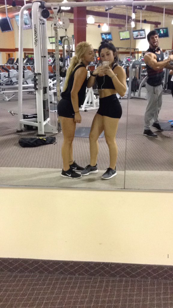 SkyeWinnick's tweet photo. All black everything @lights00ut 💪💪 https://t.co/8Iofz0r3iV