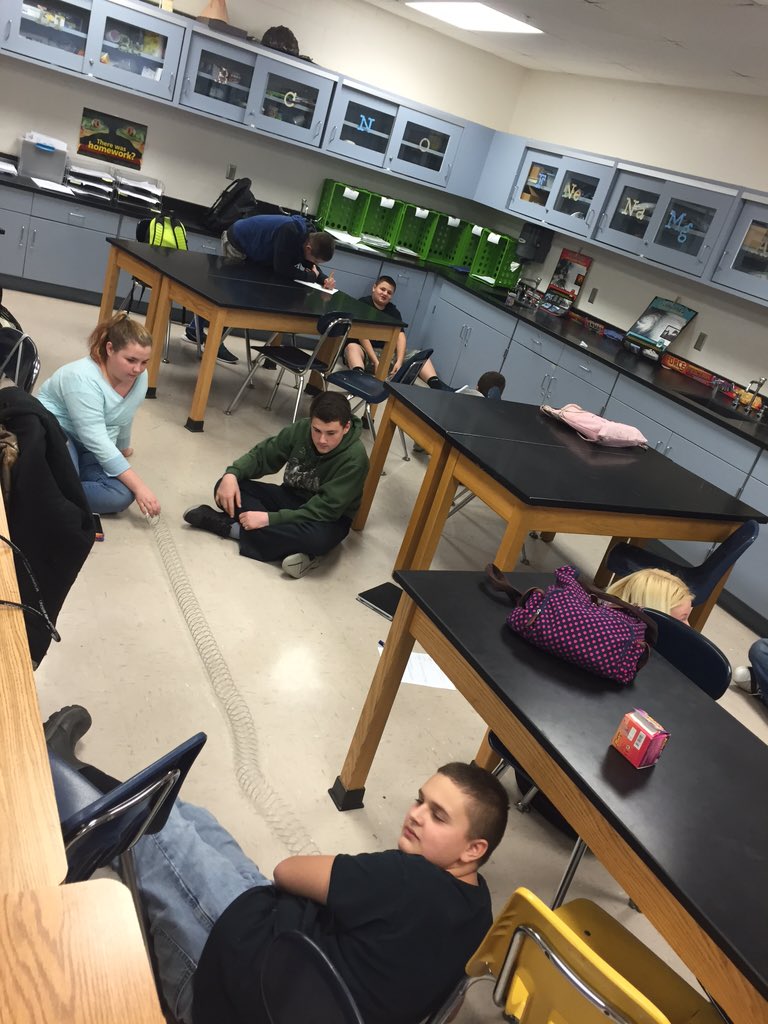 MrTomGoZeps's tweet image. Seismic slinkies! #pjhscience #welovelabs