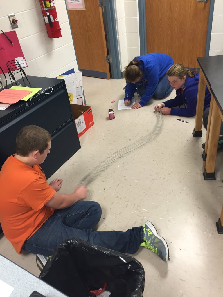 MrTomGoZeps's tweet image. Seismic slinkies! #pjhscience #welovelabs