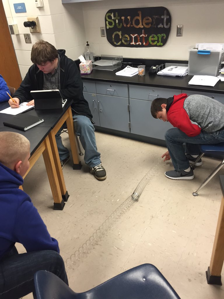 MrTomGoZeps's tweet image. Seismic slinkies! #pjhscience #welovelabs