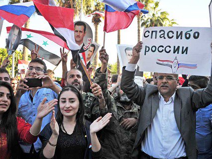 sorokin_EV's tweet photo. Жители Сирии вышли на митинг в поддержку действий Воздушно-космических сил нашей страны https://t.co/5rkByH5h1X https://t.co/MFaisJlsKT