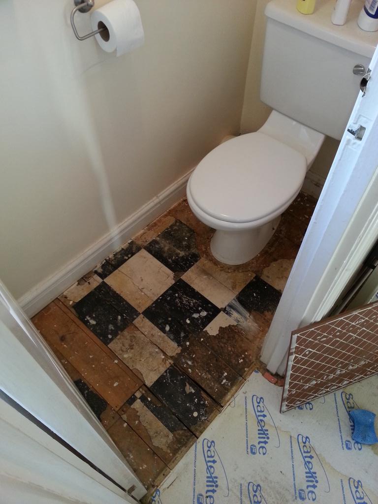 SmaltoUK's tweet photo. Just started a very difficult awkward toilet installation. #newcastle #uneven #flexible https://t.co/HjkeEobhDa