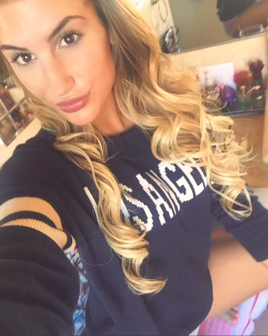 Feeling cute today ?? https://t.co/l4j6PB2RPw