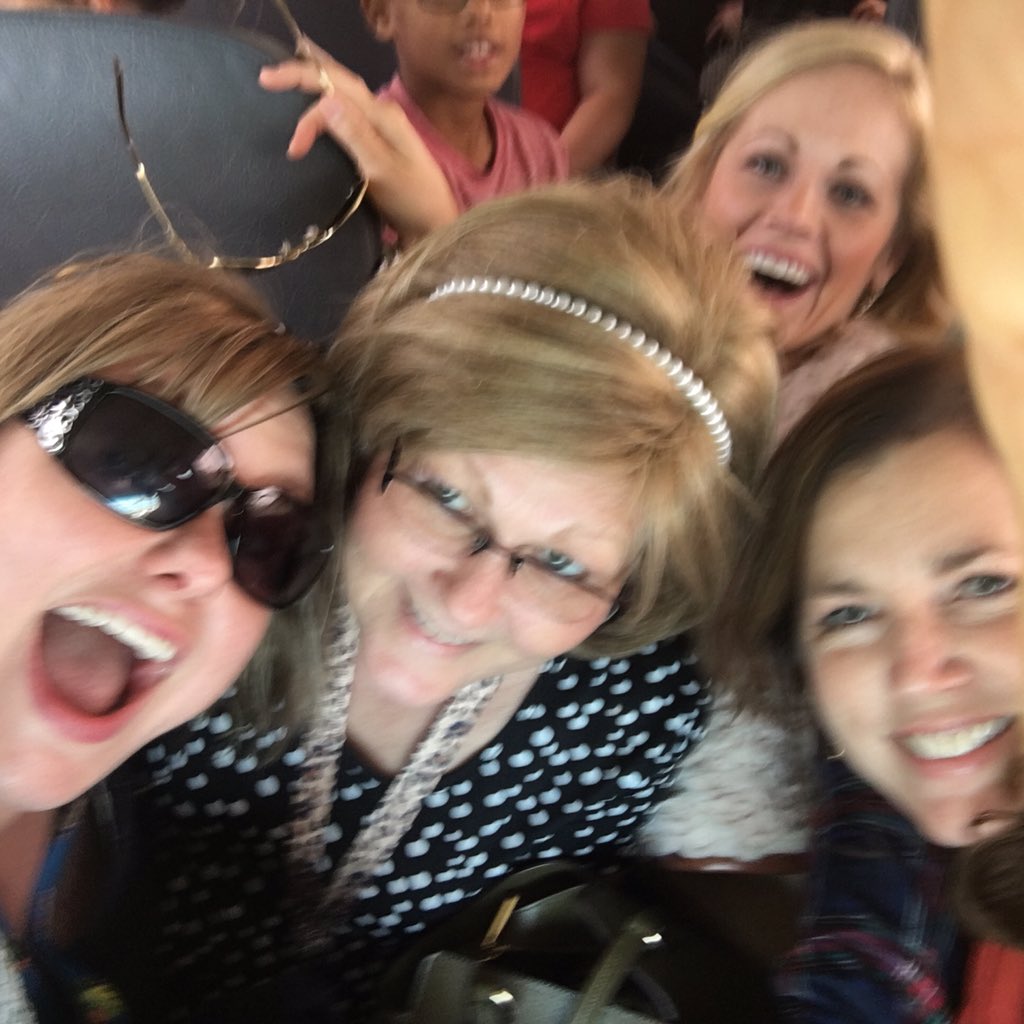 cahuff72's tweet photo. Full Immersion #fullbladders @steph_frosch @PhillipsKISD @AblakeAndi @thirdgradefunpe @christiemiller #PEKISD15 https://t.co/jcW6jl0Gpd