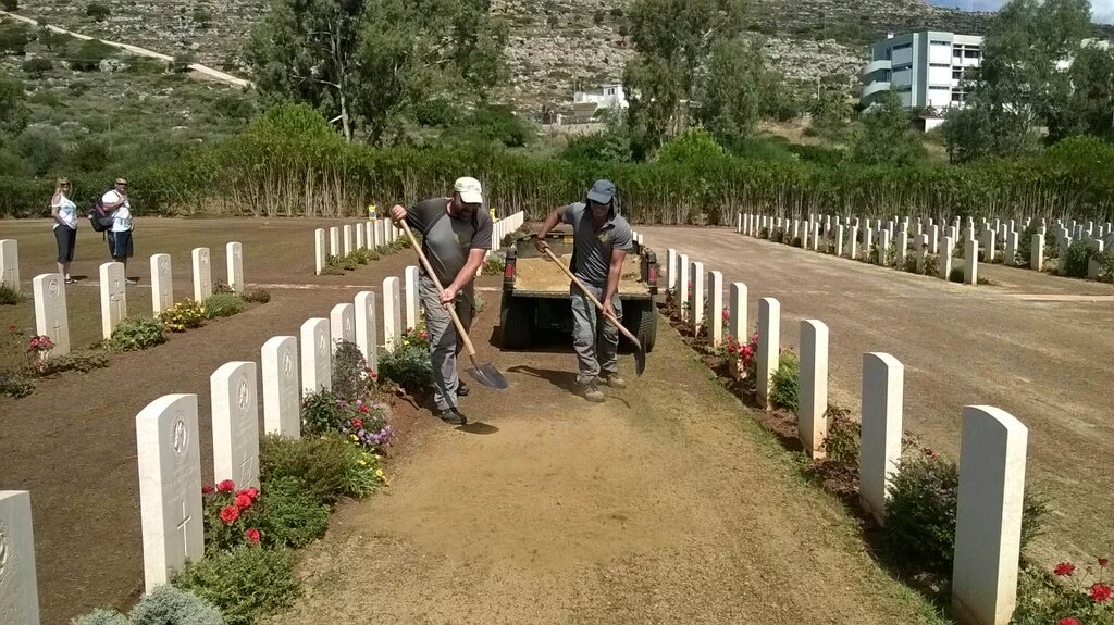 phaleron1964's tweet photo. Sowing turf at #cwgc #SudaBay War cemetery anb aprox 1 month later #Greece Antonis Antreas Pantelis and Angelos https://t.co/yIaY3NYTBp