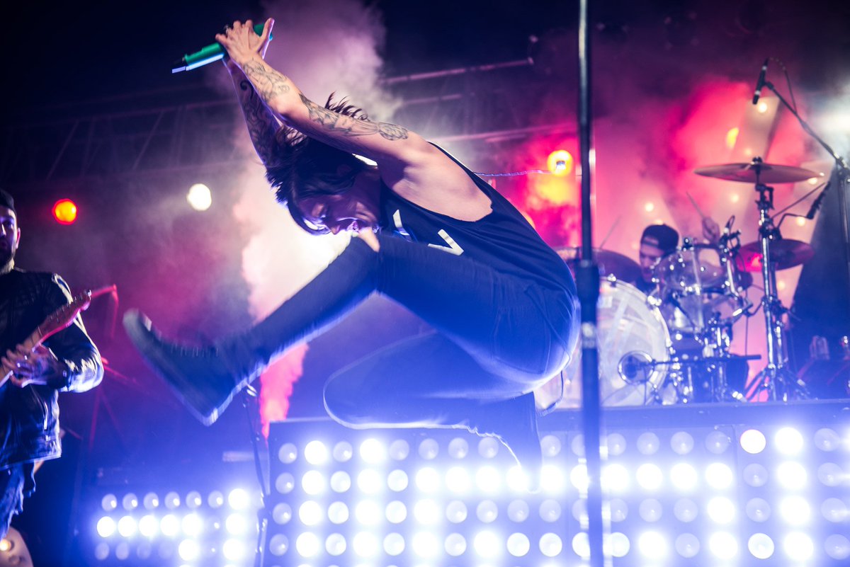 Sleeping With Sirens tweet media