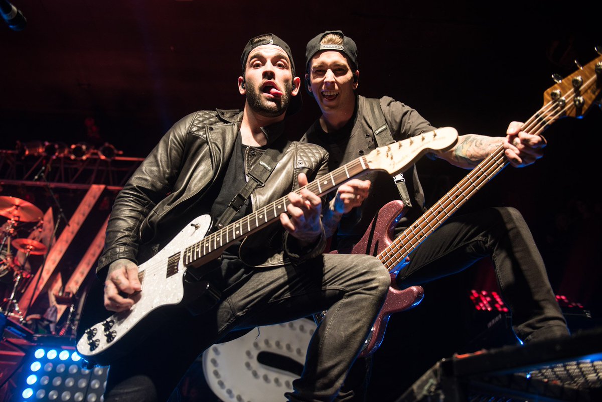 Sleeping With Sirens tweet media