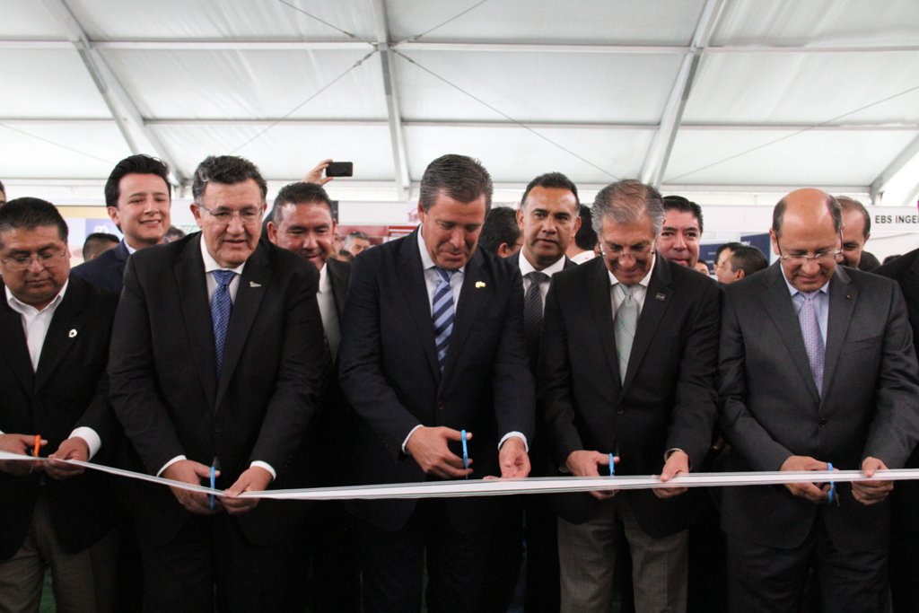 municipiocelaya's tweet photo. Con la participación de empresas nacionales y extranjeras arranca el foro de negocios Expo Sapuraiya 2015 https://t.co/tLLz3zw2xv