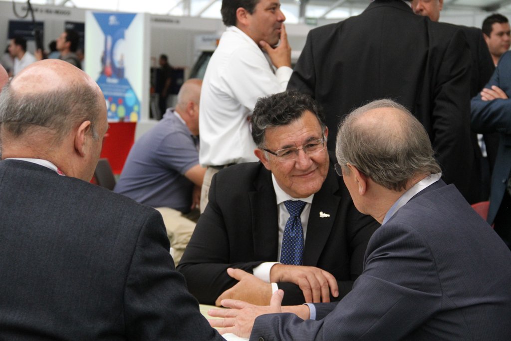 municipiocelaya's tweet photo. Con la participación de empresas nacionales y extranjeras arranca el foro de negocios Expo Sapuraiya 2015 https://t.co/tLLz3zw2xv
