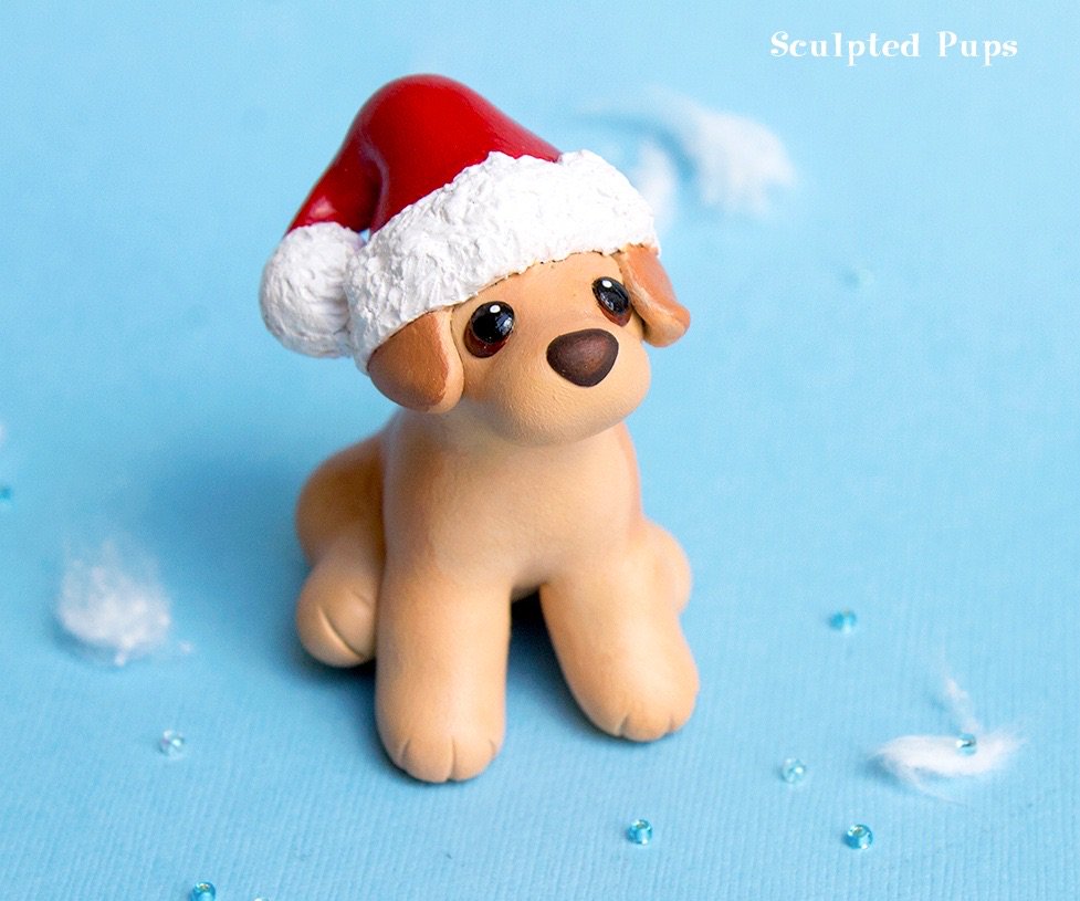 Labrador puppy in a Santa hat by SculptedPups dlvr.it/CkFKNB