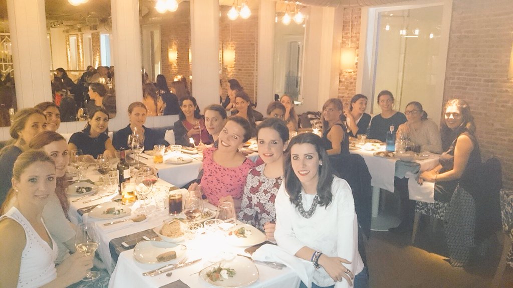 DiEnriu's tweet photo. En @Babelia_cafe con @cabify_espana #CabifyGirls #PlanazoCabify #NightOut https://t.co/LjX7Zlrzbd