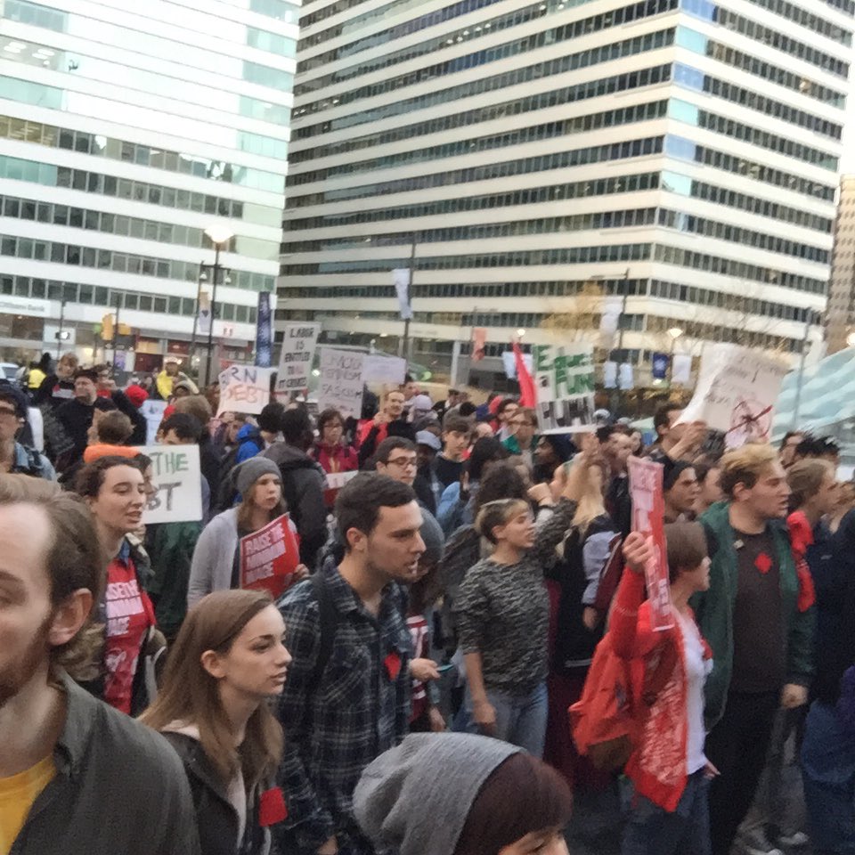 fem_alliance's tweet photo. Meeting other students at Philly's City Hall #MillionStudentMarch #MillionStudentMarchPHL #msmphilly https://t.co/U7G2UjsWcB