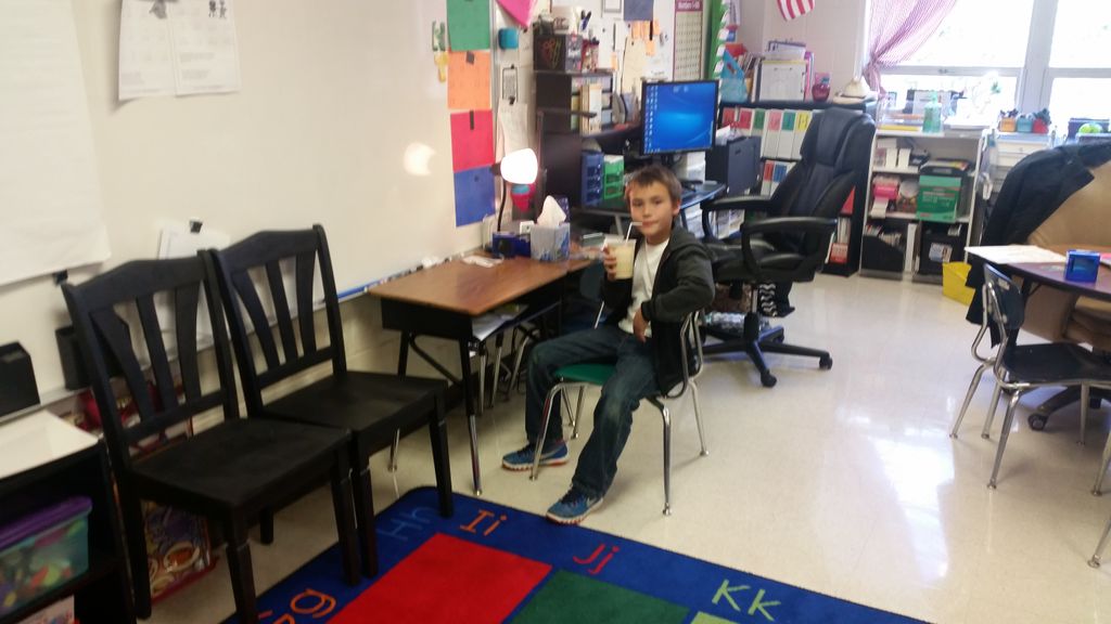 mrsdoerhoff's tweet photo. Observing matter change with root beer floats. @RaymoreTigers https://t.co/PM9UqHbW7U
