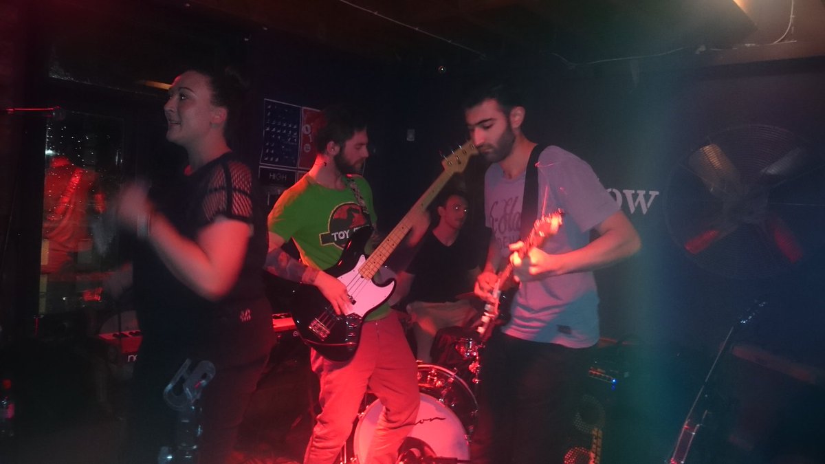 ILUVLIVEMCR's tweet photo. @SecoiaSoul going in on stage right now. @iluvlive
#0161 https://t.co/IyeNI8tUbL