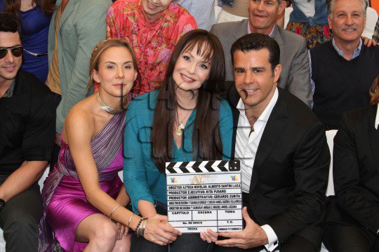 nuestracolucci's tweet photo. #daniela #roberto y #alma
recuerdoss #LOCDA
3 Años De La Otra Cara Del Alma https://t.co/zhCAxrBr55