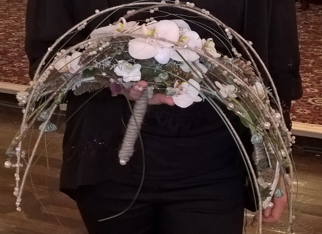 SharonDower's tweet photo. Its a First Prize @nafas_flowers @festiveflower https://t.co/3VWdDJyUN6