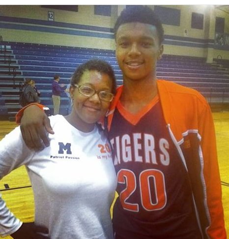 flee hef tweet media