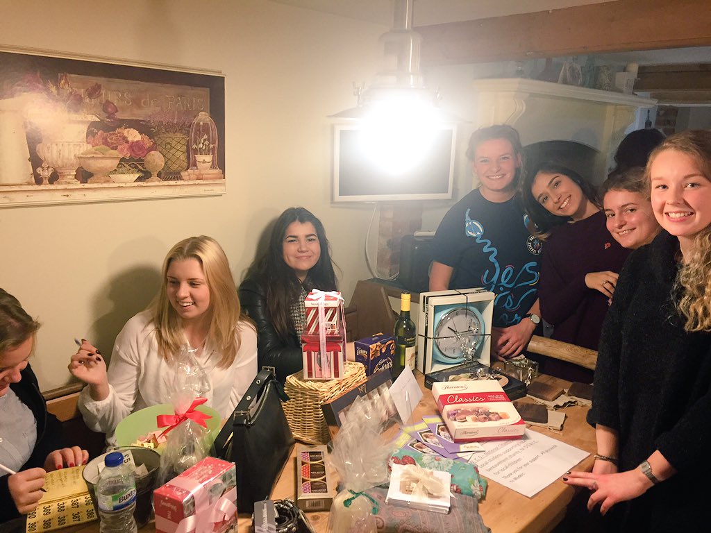 e4lbmouth5's tweet photo. Successful Raffle at Wimborne Ladies Evening raising £145 for our local charity @Mosaic16 @NCS @Engage4LifeUK 💛 https://t.co/sL3LAzri7L