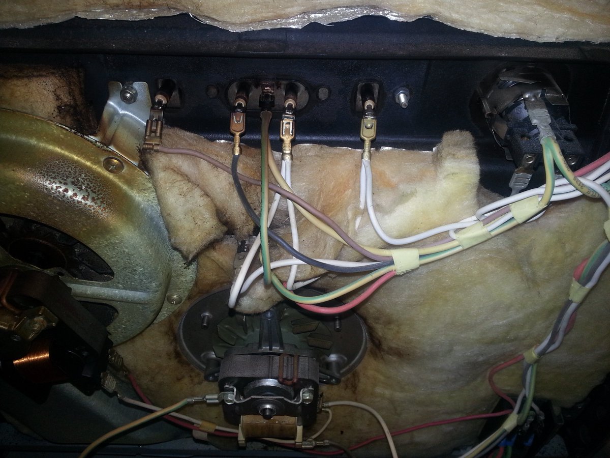 24HEEC's tweet photo. Here is a picture of the control wiring inside the cover of a standard wall oven. https://t.co/O9Lex8wBmj