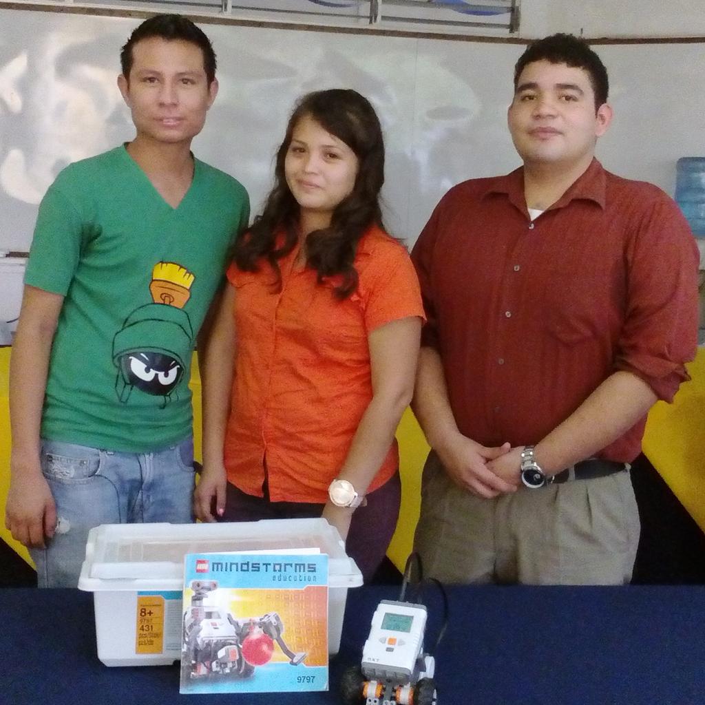 UrielCastro24's tweet photo. Semana de Realidades y Tendencias UPES 2015 https://t.co/L5hjt1zV0n