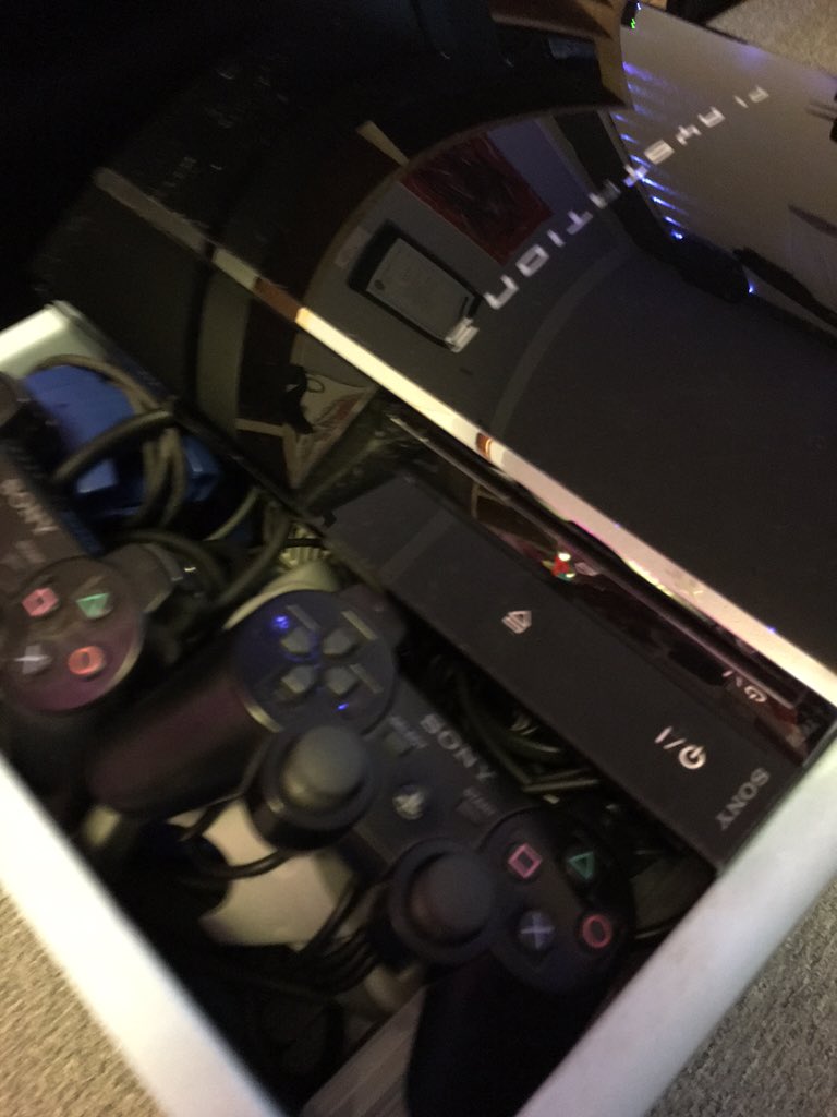 FDFSvanevingen's tweet photo. Kassen med konsoller er pakket #ps3 #snes #n64 #computernat i morgen 😀 #fdfdk #fdfoplevelser https://t.co/7HlLweeLqn