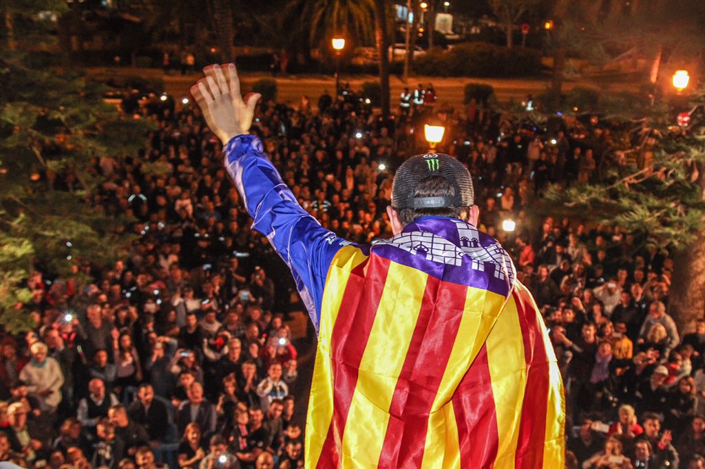 lorenzo99's tweet photo. Gracias Mallorca! El recibimiento ha sido increíble! #rua #Mallorca #JL99WC https://t.co/DrClIV4NhF
