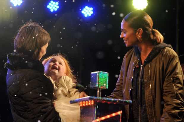 WigToday's tweet image. STORY: Little Amelia Morris lights up #Wigan town centre at the #WiganChristmasCracker 
wigantoday.net/news/local/tow…