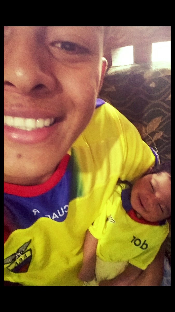 _yovito's tweet photo. #LaTRIxG6 mi pequeñito se puso feliz cuando escucho el gollllllll de su Ecuador 💛💙💖 bamos Tri #Hermanos #todos https://t.co/U5FGZvVtD3