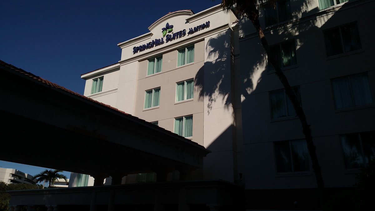 BillMorganTalks's tweet photo. With apologies to #BrentMusburger: "You're looking LIVE at the home for @ZipsWBB for 40 hrs" #BocaRaton #ZipsTrip https://t.co/4vqh41nzxM
