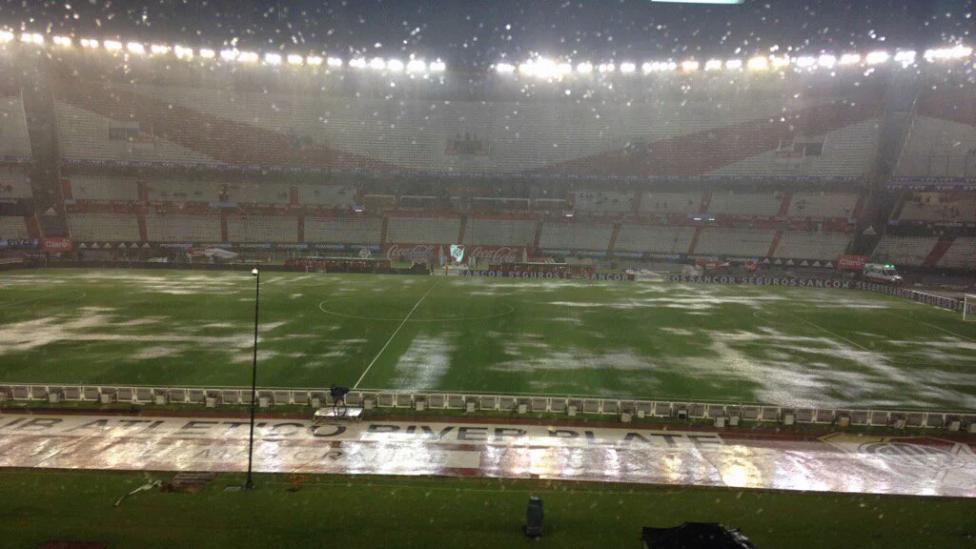 ElEspectadorUy's tweet photo. Diluvio en Buenos Aires hace peligrar el Argentina-Brasil. El partido podría suspenderse #eliminatoriasx810 https://t.co/HW8XZlTpWG