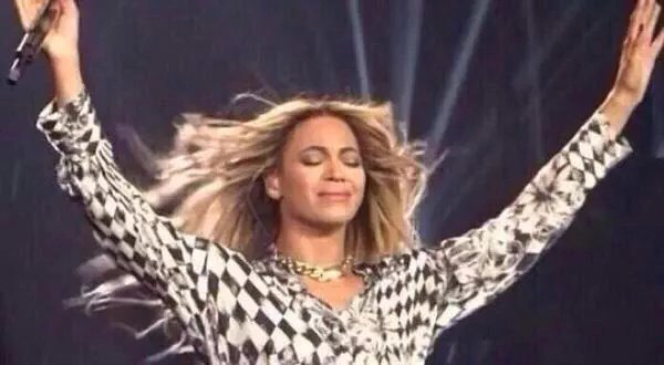 journalskidrauh's tweet photo. After waiting for 3 years, we finally get. Purpose. I cant be more proud of Justin. #PURPOSETONIGHT #purpose https://t.co/OygCqiloA4