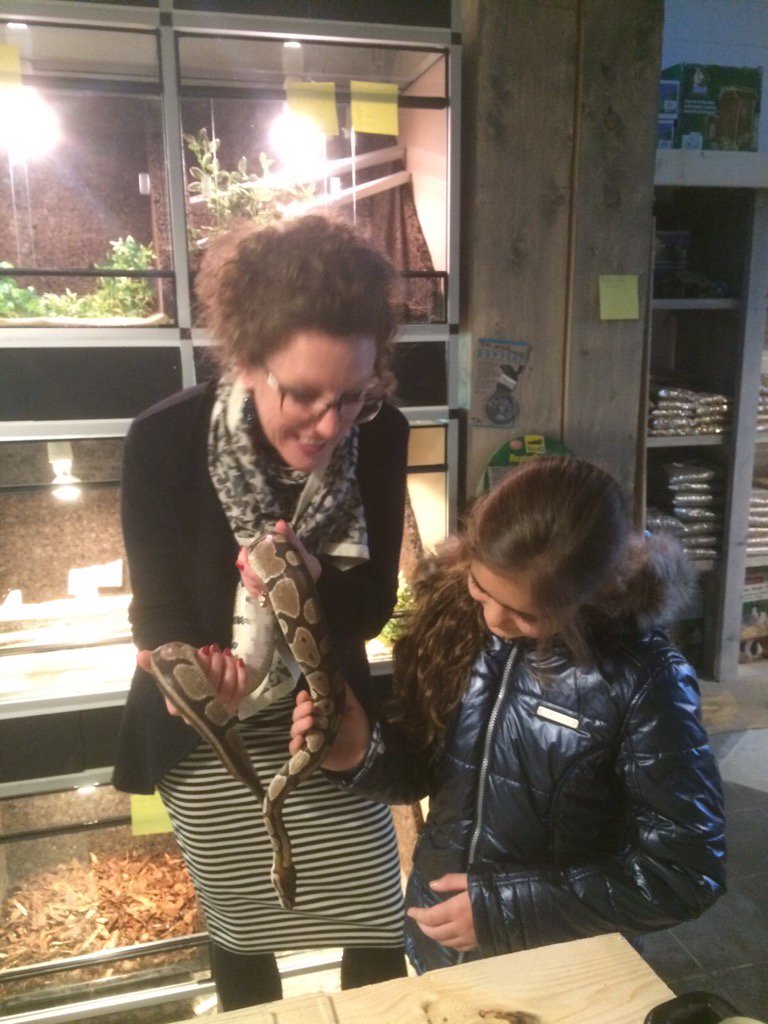 IrmaBoekhorst's tweet photo. Coachee van slangenangst geholpen dmv #MatriXcoaching. Ook eigen angst overwonnen. Samen naar dierenzaak gegaan! ๐๐๐ผ https://t.co/ODCsWbAIke