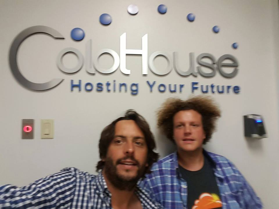 Visitamos el datacenter de @ColoHouse en Miami. Seguimos extendiendo el alcance de nuestros servicios! #WebHosting