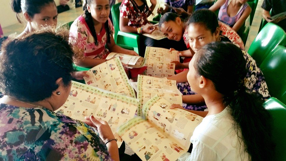 unwomenpacific's tweet photo. Girls @ #GLOW2015 #Samoa use creativity & drama 2 discuss how 2 end violence #16DaysPacific @PeaceCorps @MeleMauala https://t.co/mUt0oHaOdB